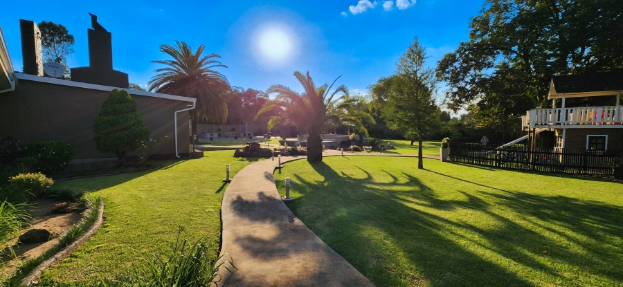 5 Bedroom Property for Sale in Sasolburg Ext 4 Free State